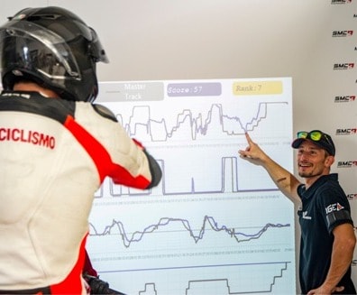 State-of-the-art motorcycle simulator training cockpit